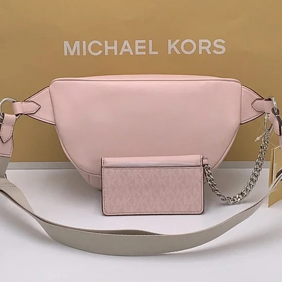 MICHAEL KORS
Maisie Large Pebbled Leather 2-in-1
Waistpack Fannypack Crossbody - Picture 7 of 16